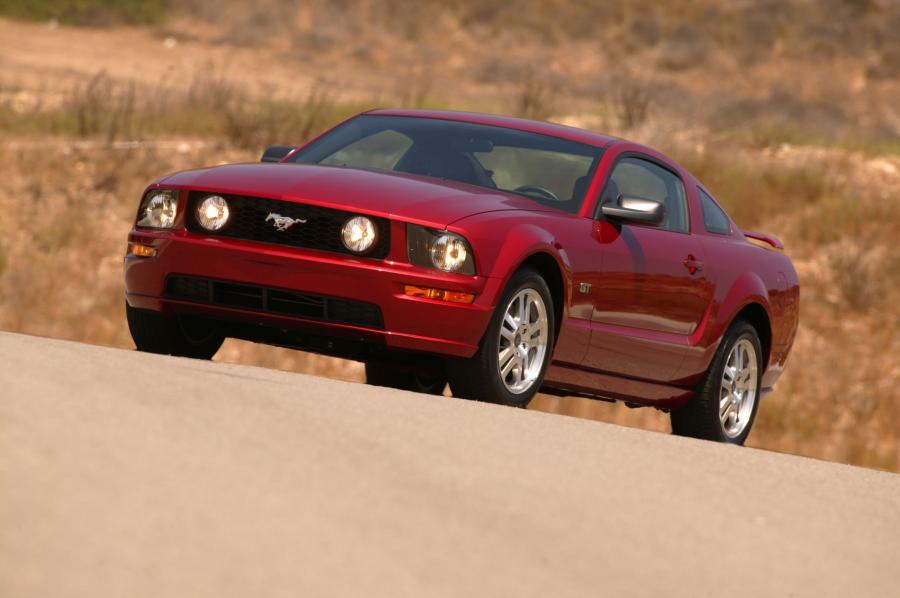  Ford Mustang GT 2005 года  (фото 122 из 209)